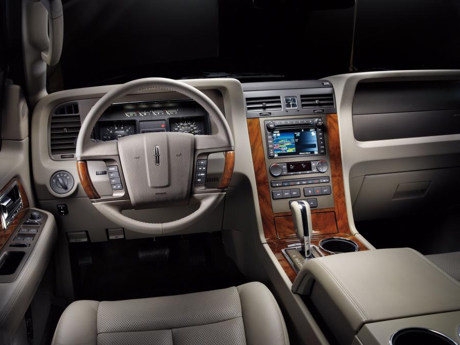  Lincoln Navigator 2011 года  (фото 2 из 16)